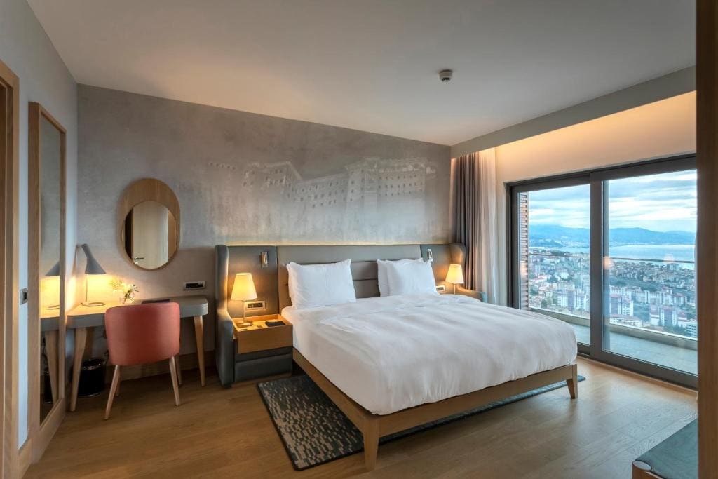 Premium Room with Spa Bath and Sea View room - Image 1