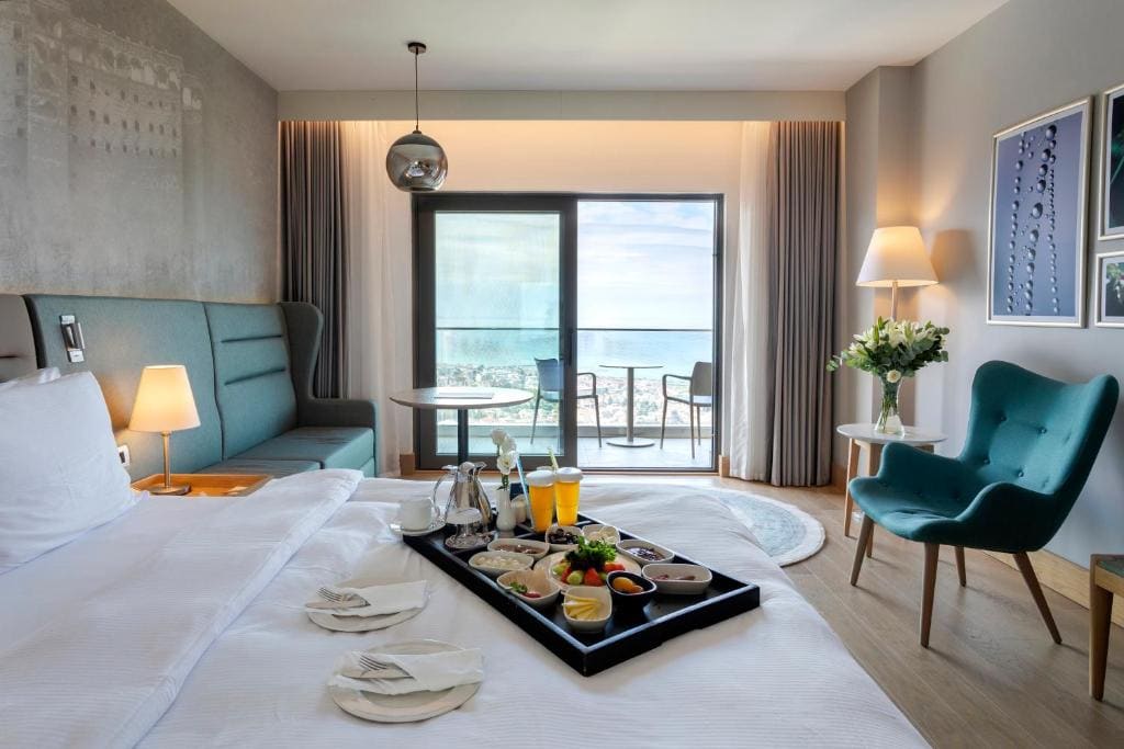 Premium Room with Spa Bath and Sea View room - Image 3