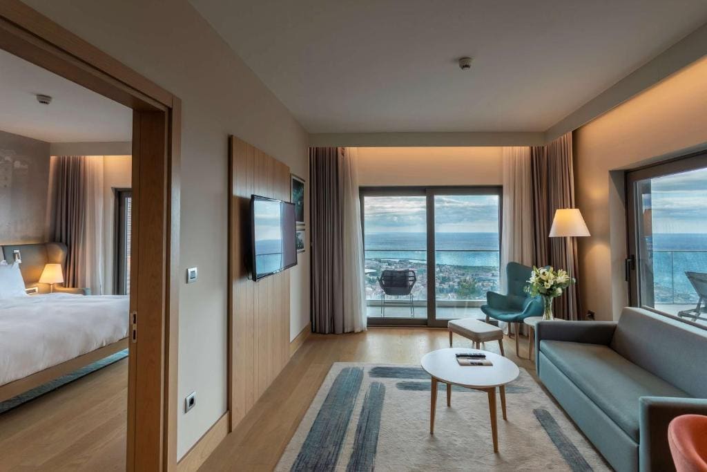 Luxury Suite with Spa Bath and Panoramic Sea View room - Image 3