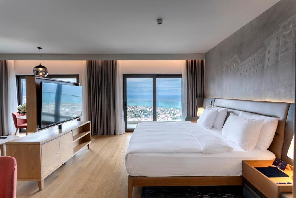 Premium Room with Spa Bath and Sea View room - Image 2