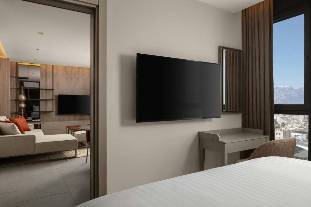 One-Bedroom Queen Suite with Sofa Bed and City View room - Image 3
