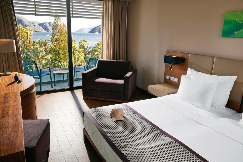 Double Room with Sea View room - Image 1