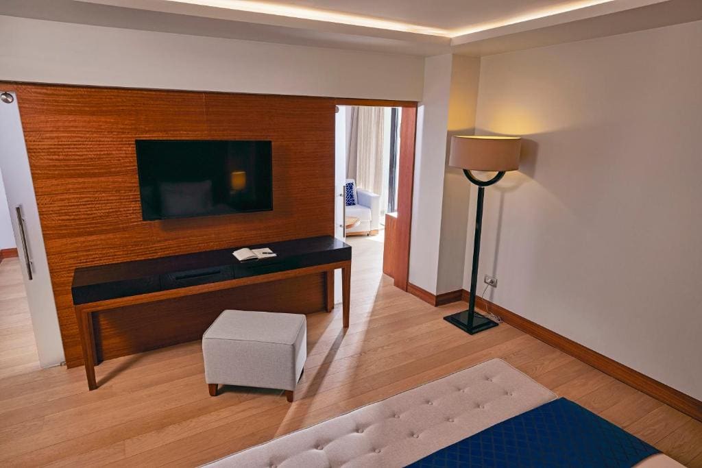 Suite Partial Sea View room - Image 2