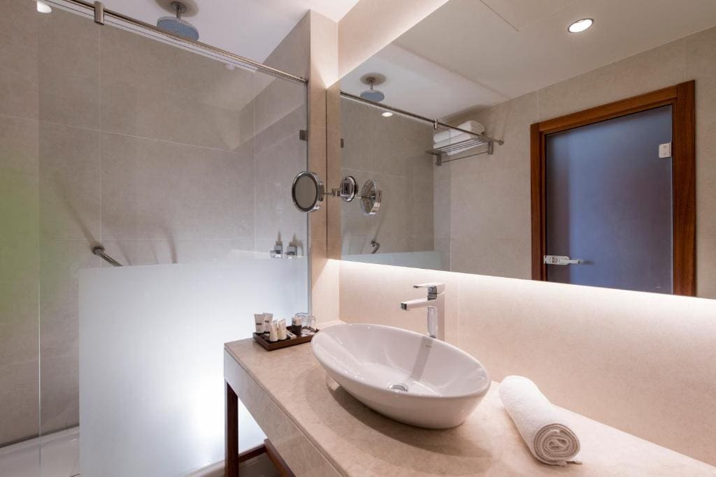 Double Room with Sea View room - Image 3