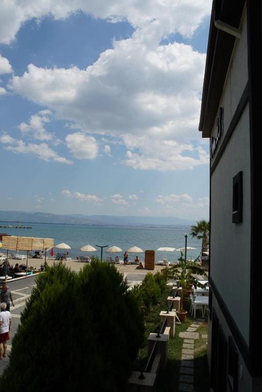 Deluxe Double Room with Side Sea View room - Image 3