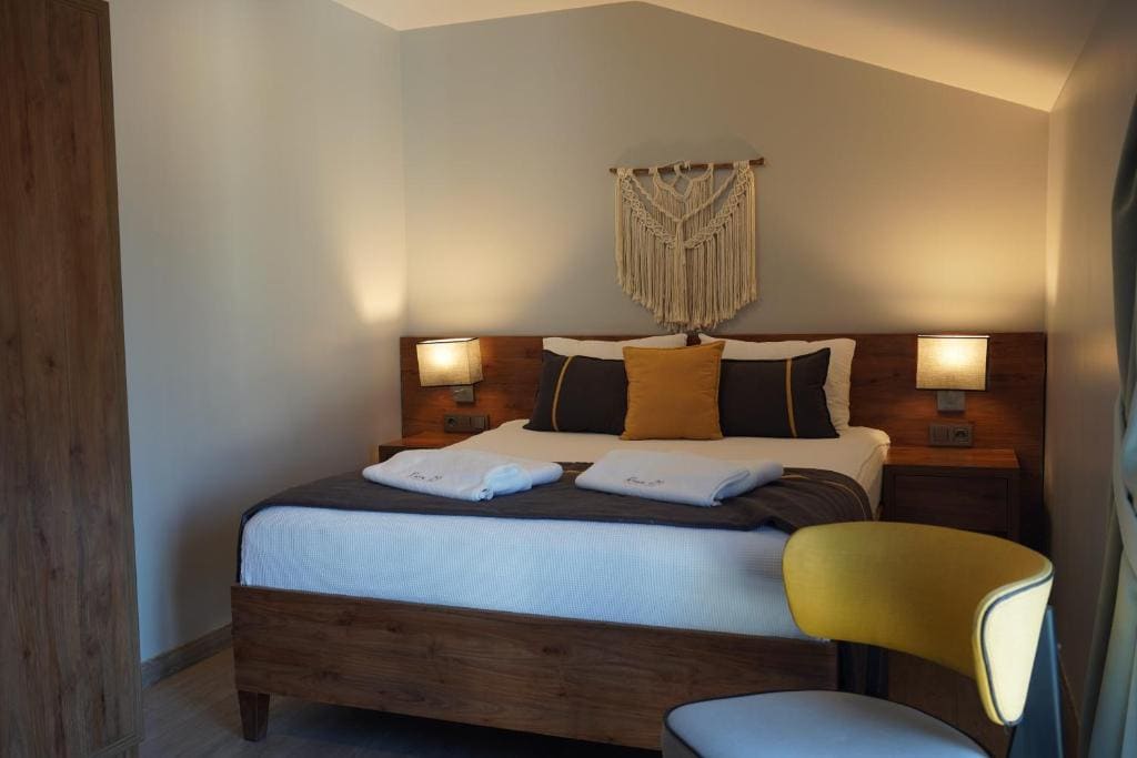Double Room with Mountain View room - Image 1