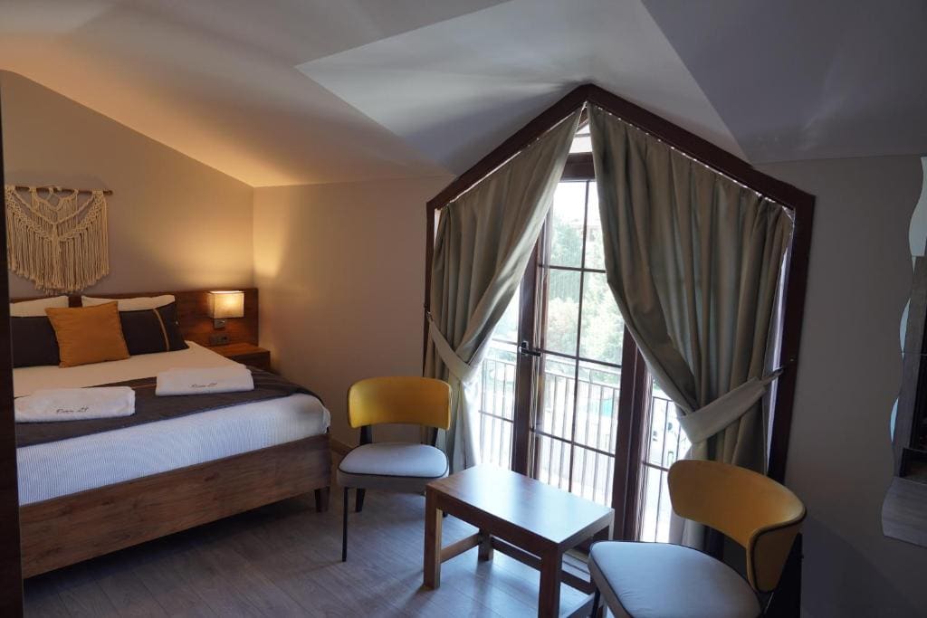 Single Room with Sea View room - Image 3