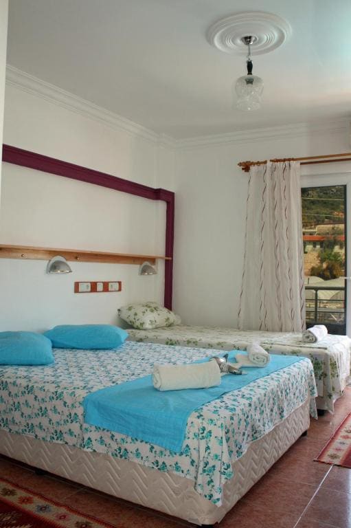 Standard Triple Room room - Image 1