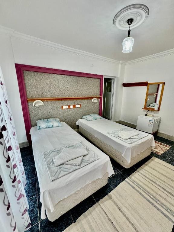 Standard Twin Room room - Image 1