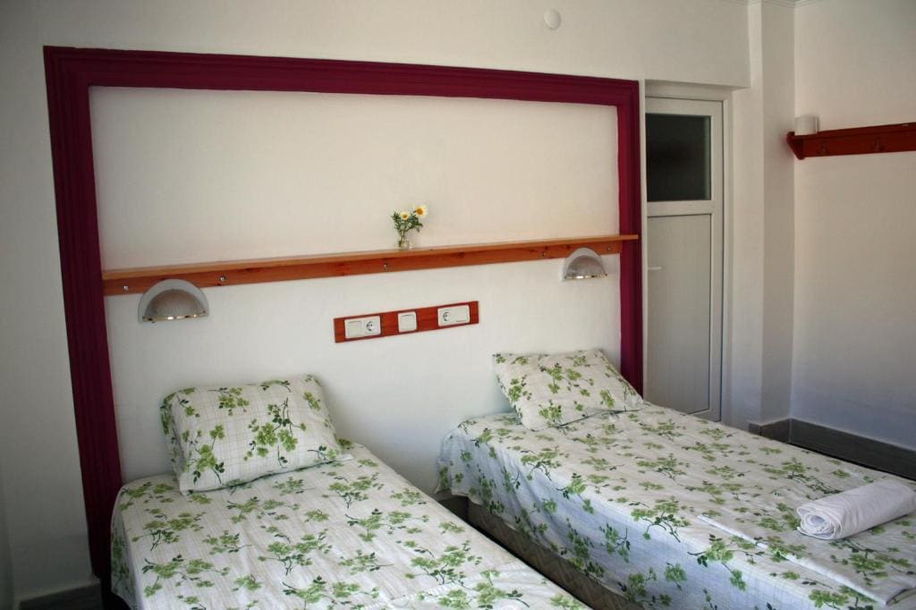 Standard Twin Room room - Image 3