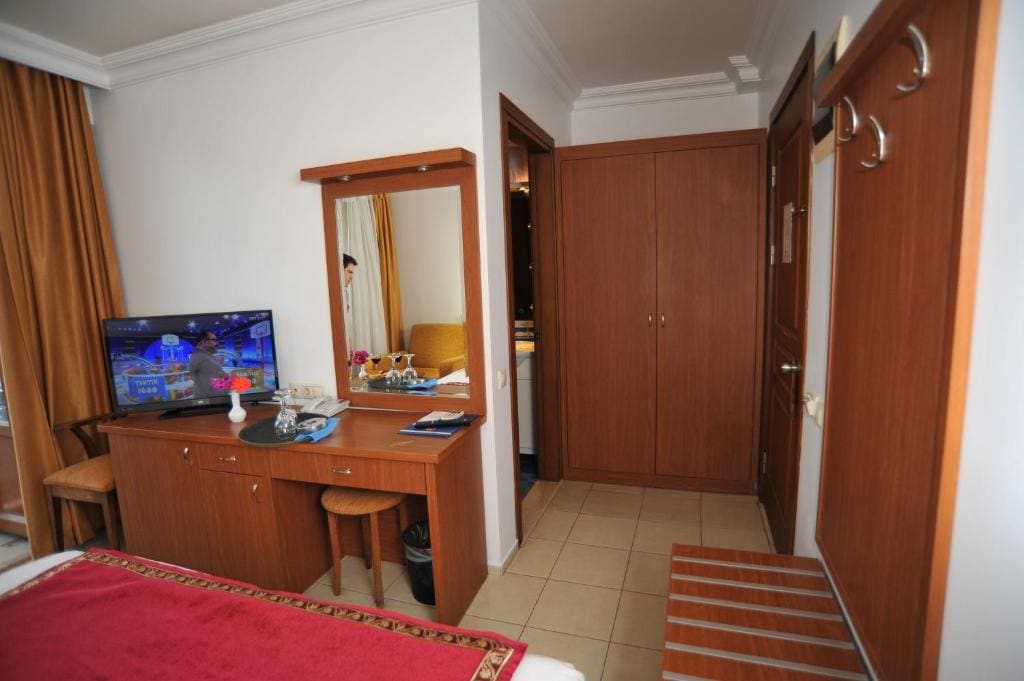 Double or Twin Room with Sea View room - Image 3