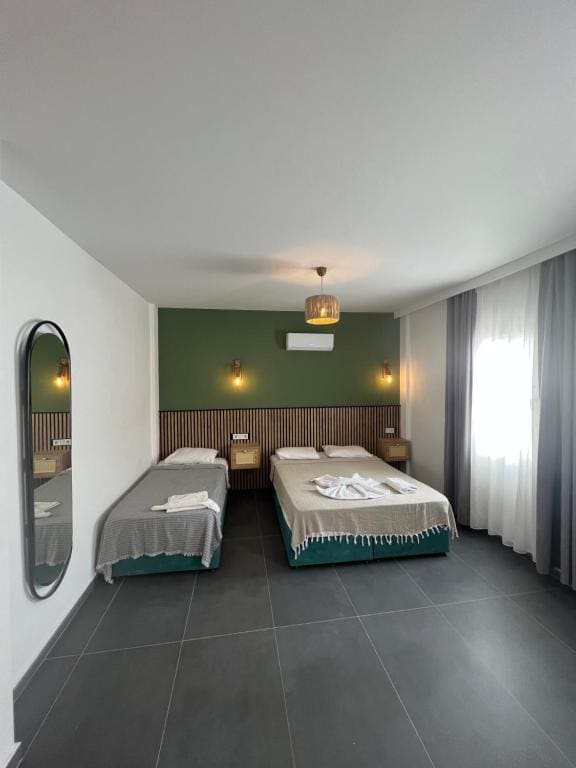 Standard Family Room room - Image 3