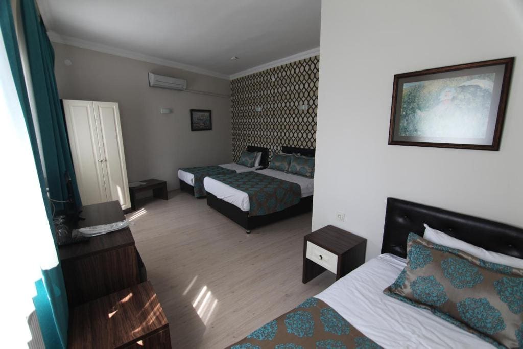 Deluxe Family Room room - Image 1