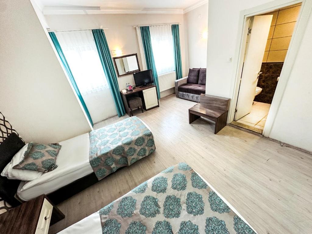 Deluxe Twin Room room - Image 2