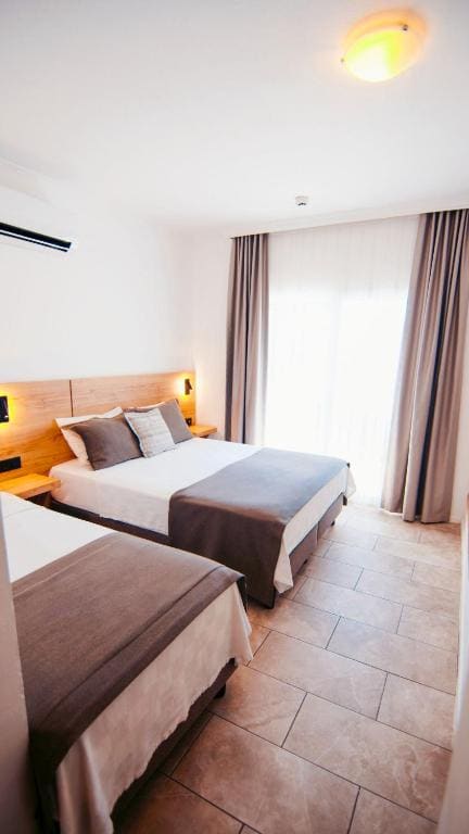 Standard Twin Room room - Image 2
