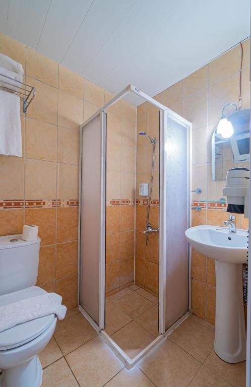 Economy Double or Twin Room room - Image 3