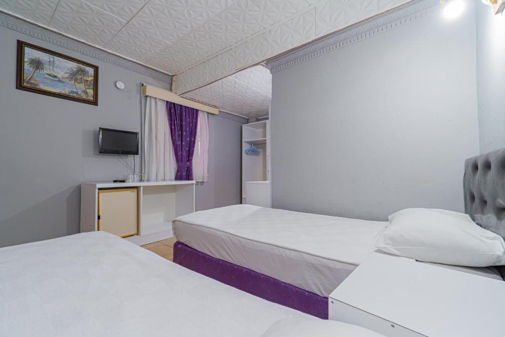 Double Room with Balcony room - Image 3