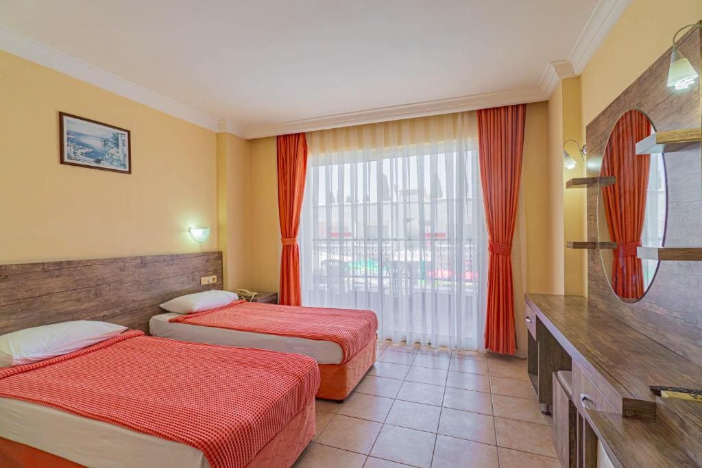 Standard Double or Twin Room room - Image 3