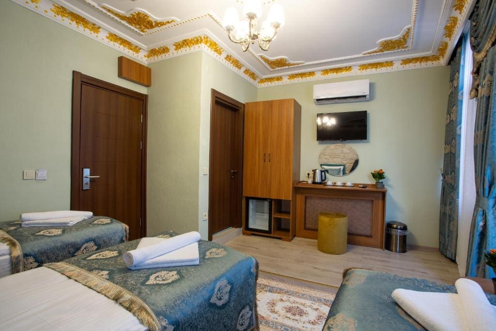 Deluxe Triple Room room - Image 3