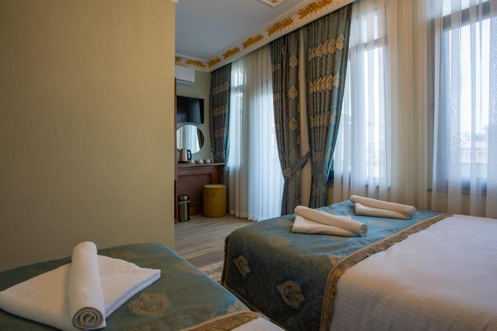 Deluxe Triple Room room - Image 1