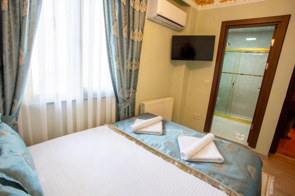 Double Room with Garden View room - Image 2