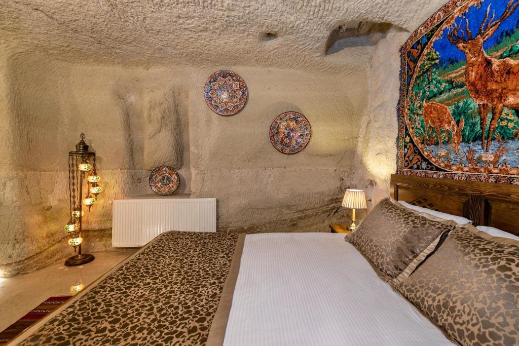 King Suite with Spa Bath room - Image 2