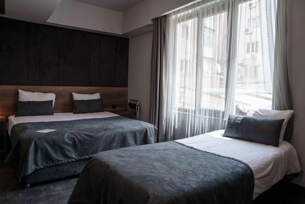 Standard Triple Room room - Image 2