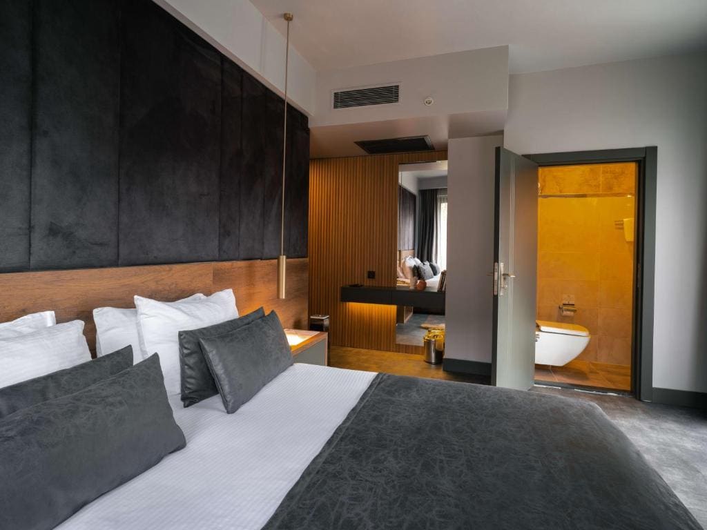 Deluxe Room room - Image 3