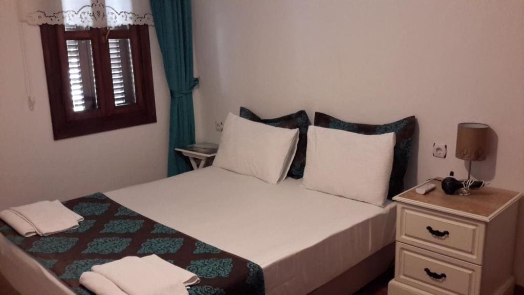 Standard Double or Twin Room room - Image 3