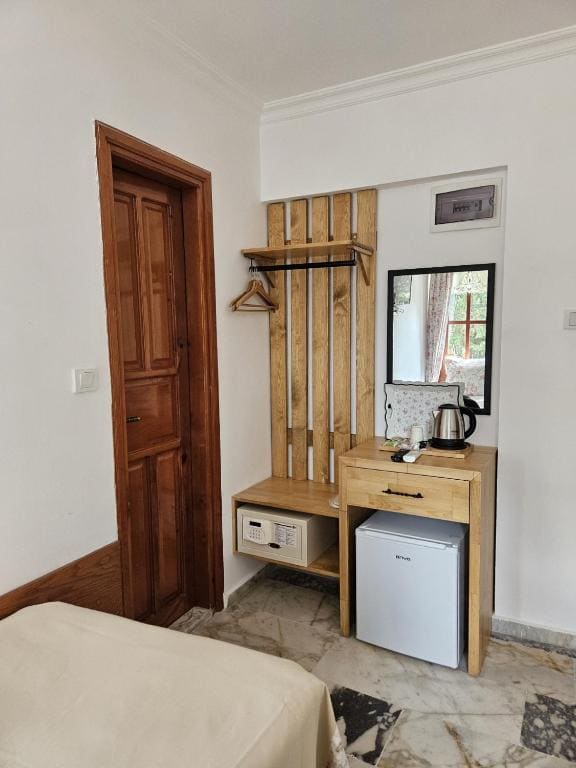 Small Double Room room - Image 2