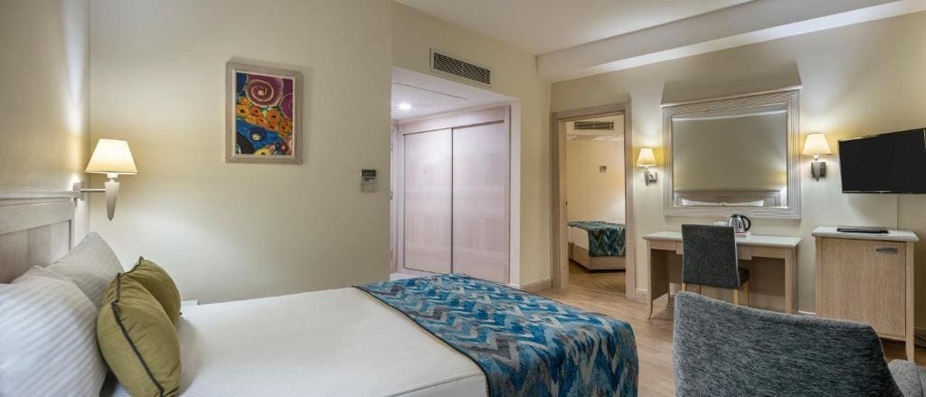 Family Room room - Image 2