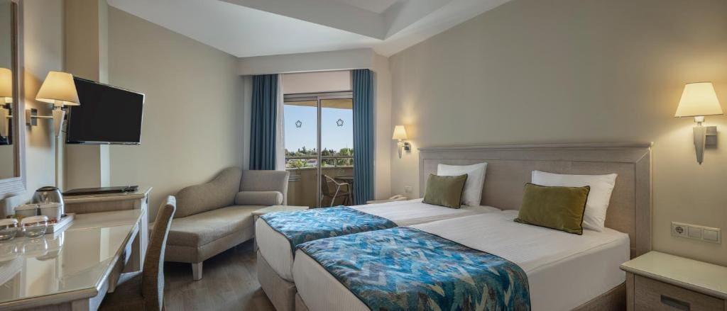 Double or Twin Room with Balcony room - Image 3