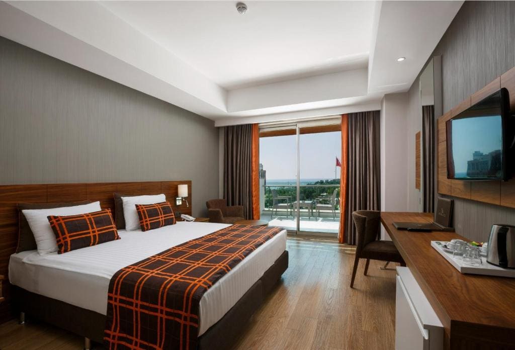 Double Room with Balcony and Sea View room - Image 1
