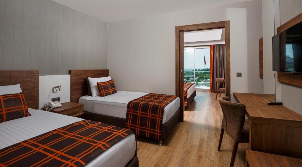 Family Room with Sea View room - Image 2