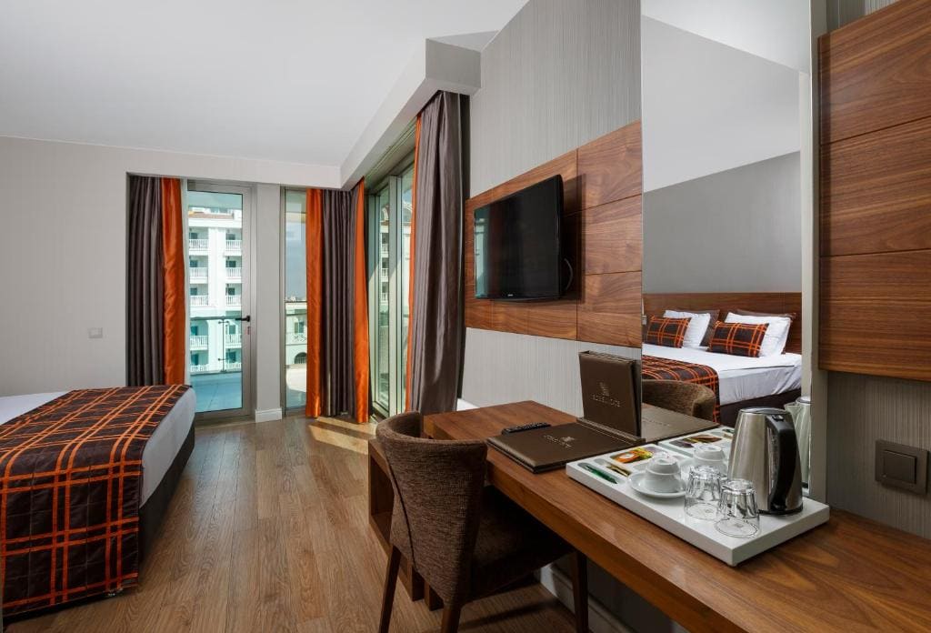Junior Suite with Garden View room - Image 1
