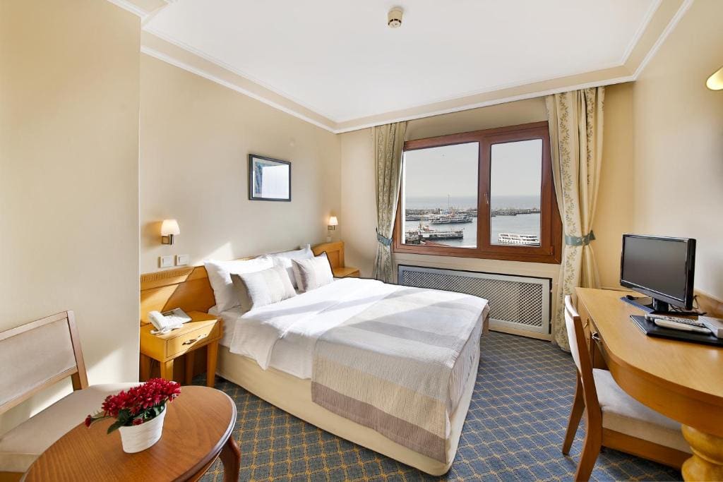 Standard Triple Room room - Image 1