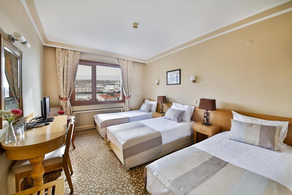 Standard Triple Room room - Image 2