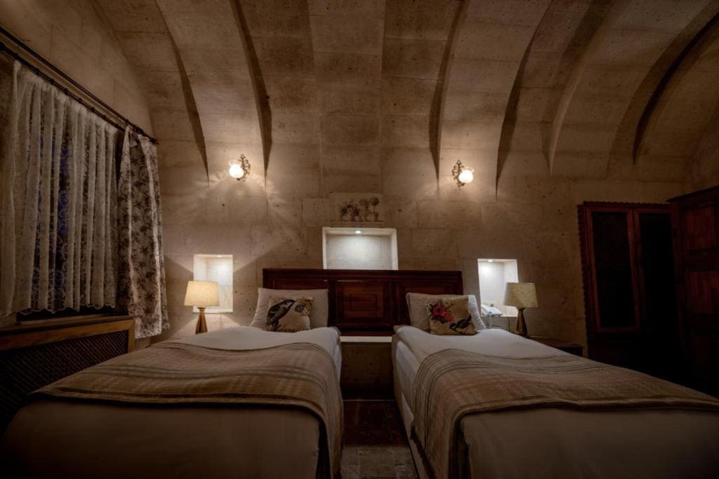 Queen Room with Spa Bath room - Image 1