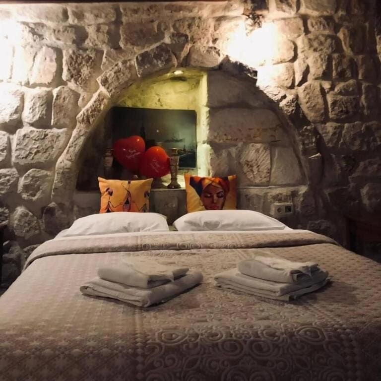 King Suite room - Image 3