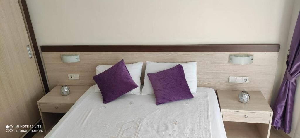 Deluxe Double Room with Balcony room - Image 2