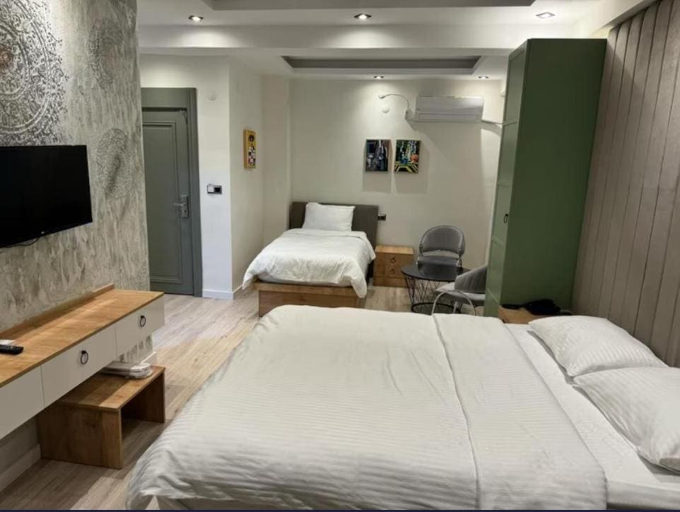 Double Room with Private Bathroom room - Image 3