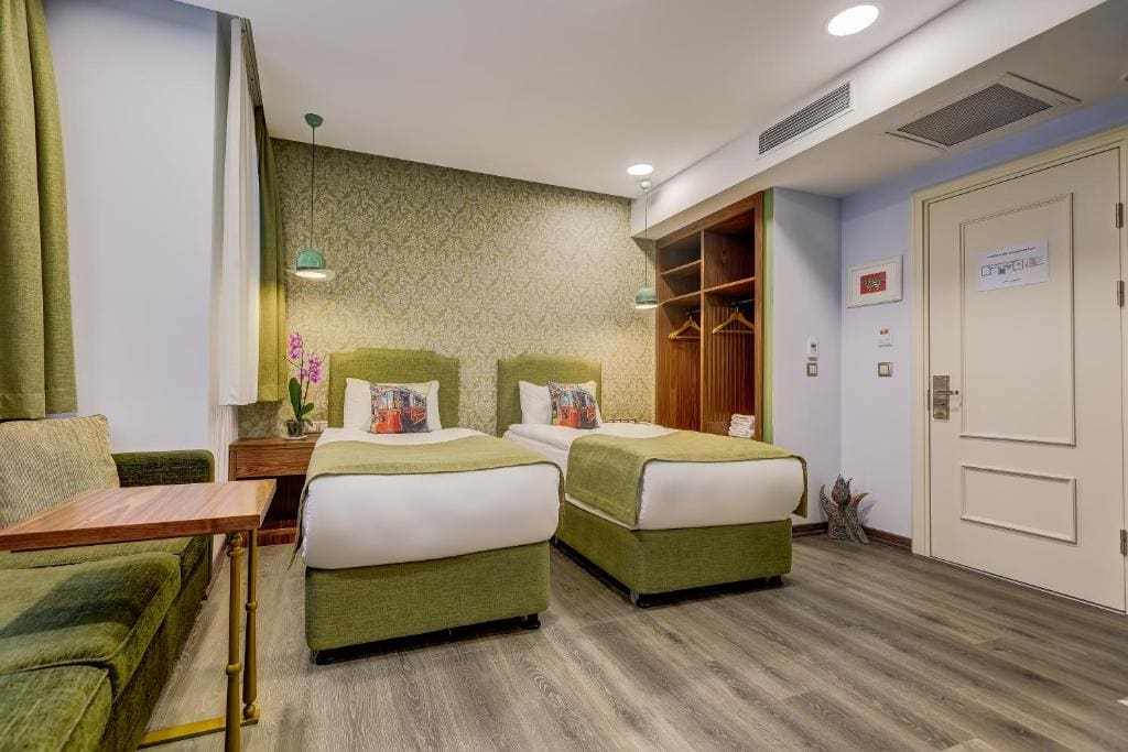 Superior Twin Room room - Image 1