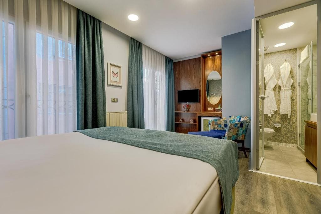 Superior Double Room room - Image 1