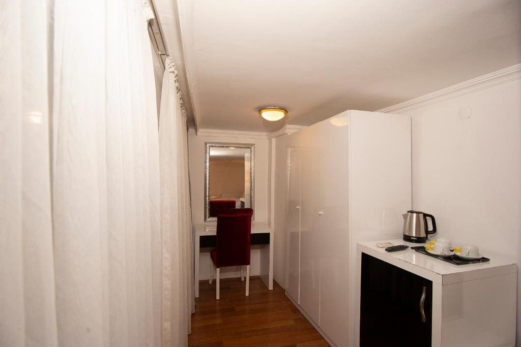 Superior Triple Room room - Image 2