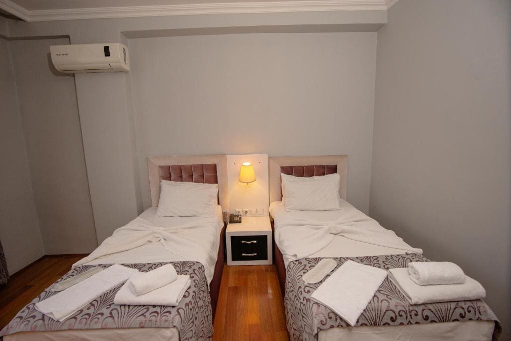 Superior Twin Room room - Image 1