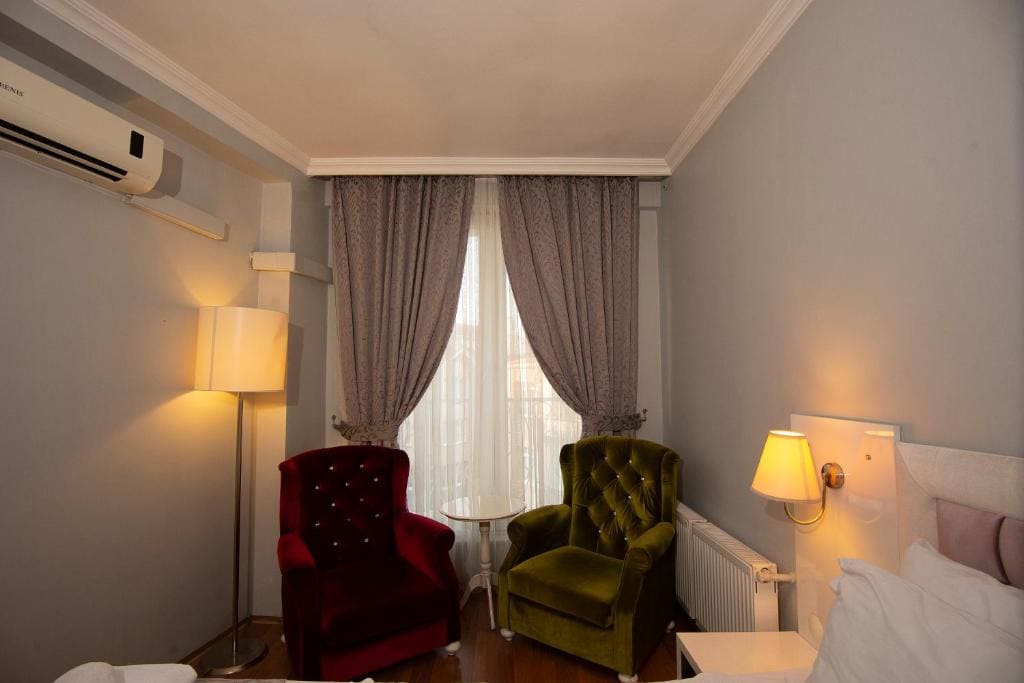 Superior Triple Room room - Image 3