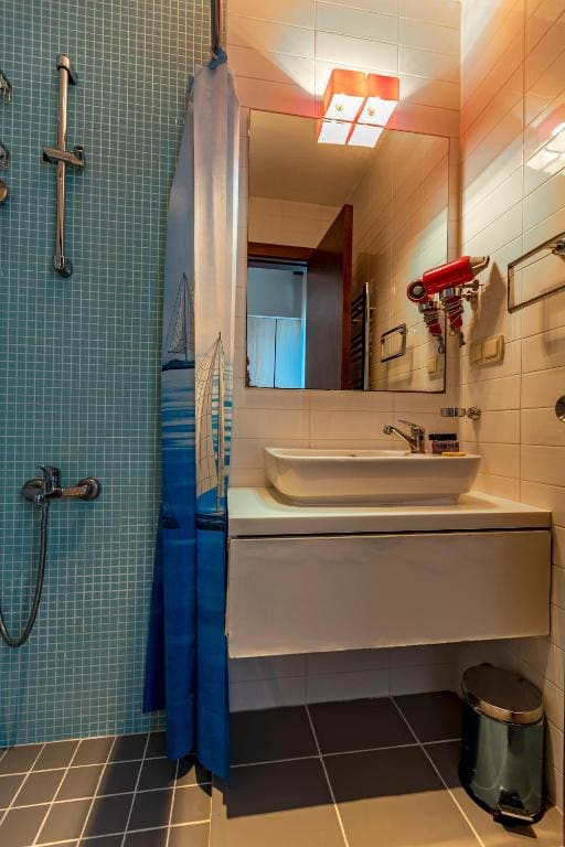 Deluxe Double Room with French Balcony room - Image 3