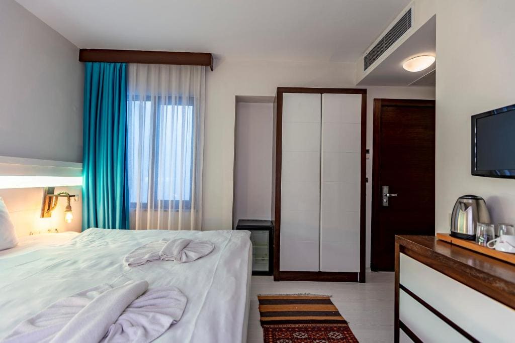 Standard Double or Twin Room room - Image 2