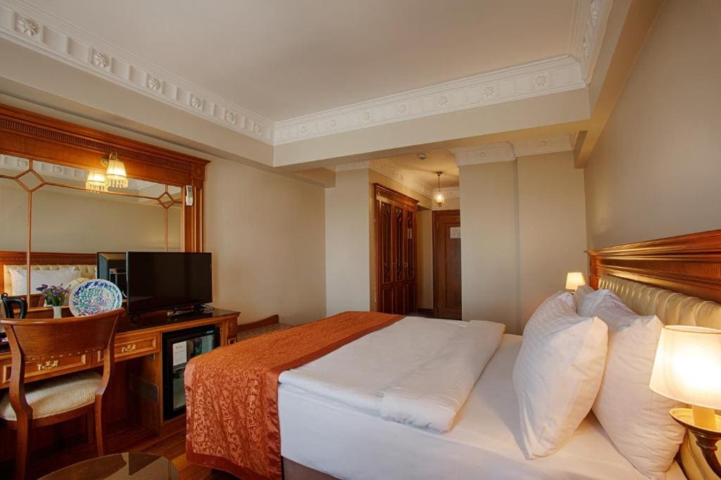 Superior Double or Twin Room room - Image 3