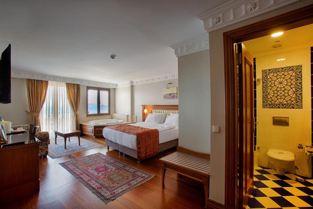 Triple Room with Sea View and Hot Tub room - Image 2